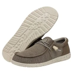 Wally Tri - Beige 10 Wally Tri - Beige -Heydude 40037 205 WALLYTRI BEIGE PAIRBOTTOM